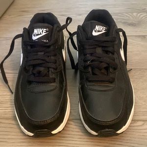 New! Black and White Nike Air Max